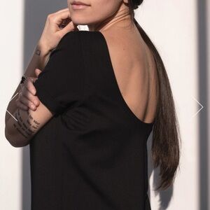 Elisa C-Rossow black t-shirt